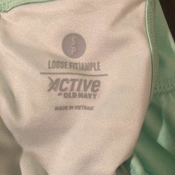 Old Navy Workout Tank with Built in Bra - Picture 5 of 5